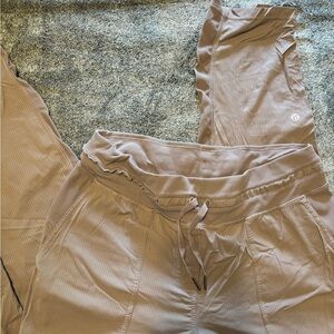 Lululemon Athletica capri Pants for Versatile Comfort